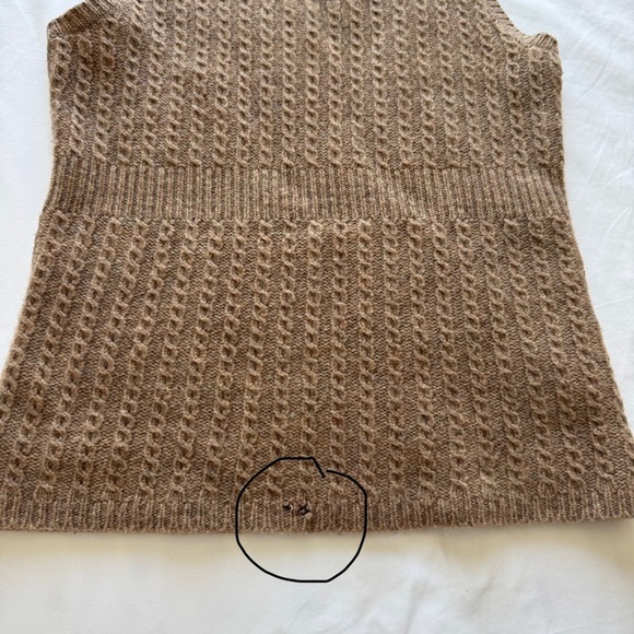 American Eagle Outfitters 100% Lambswool Cable Knit Sleeveless Tank Top Sweater - Picture 4 of 6